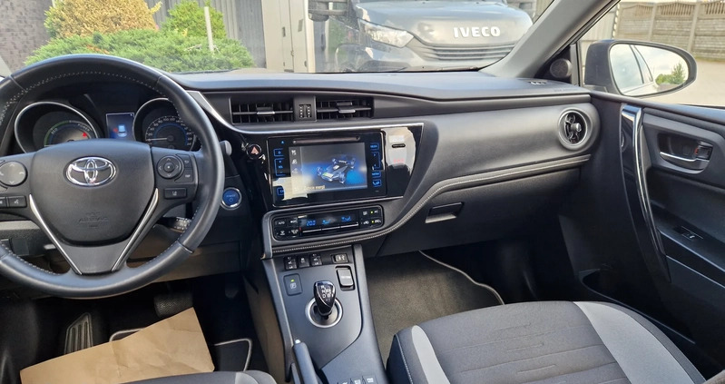 Toyota Auris cena 64900 przebieg: 82000, rok produkcji 2016 z Połaniec małe 172